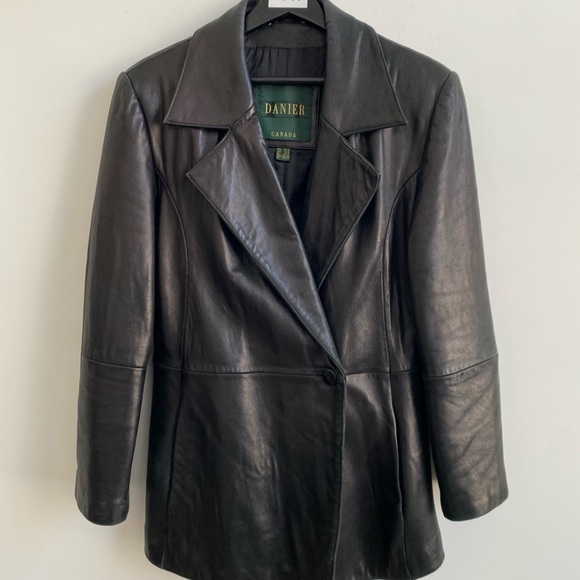 Danier Jackets & Blazers - Danier Women's Classic Black Leather Jacket